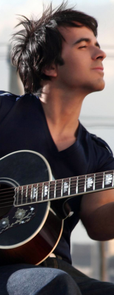Luis Fonsi está comprometido 1