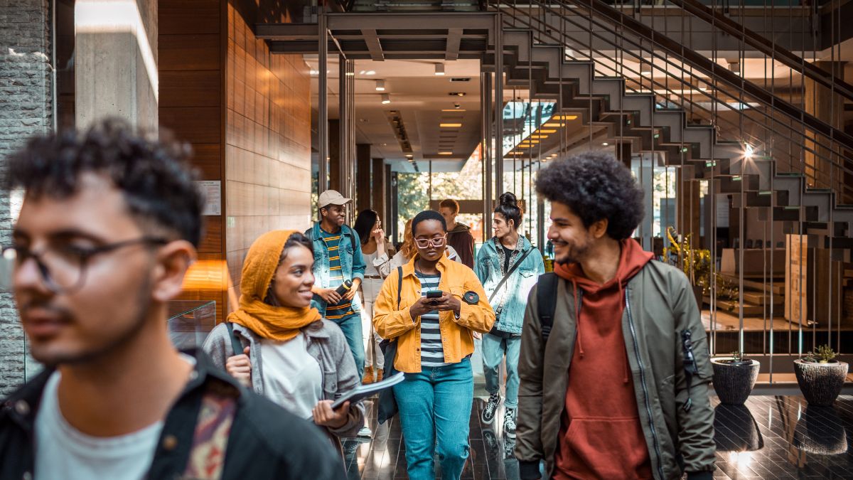 Estás son las carreras universitarias mejor pagadas en Chile en FMDOS