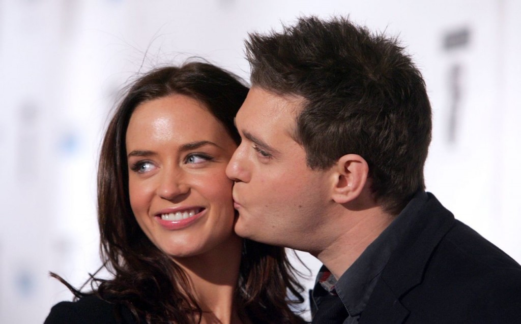 gallery-1443968486-emily-blunt-and-michael-buble-kissing