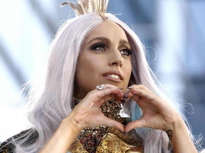 Lady Gaga Confirma Que Está Enamorada De Su Mánager — Fmdos 