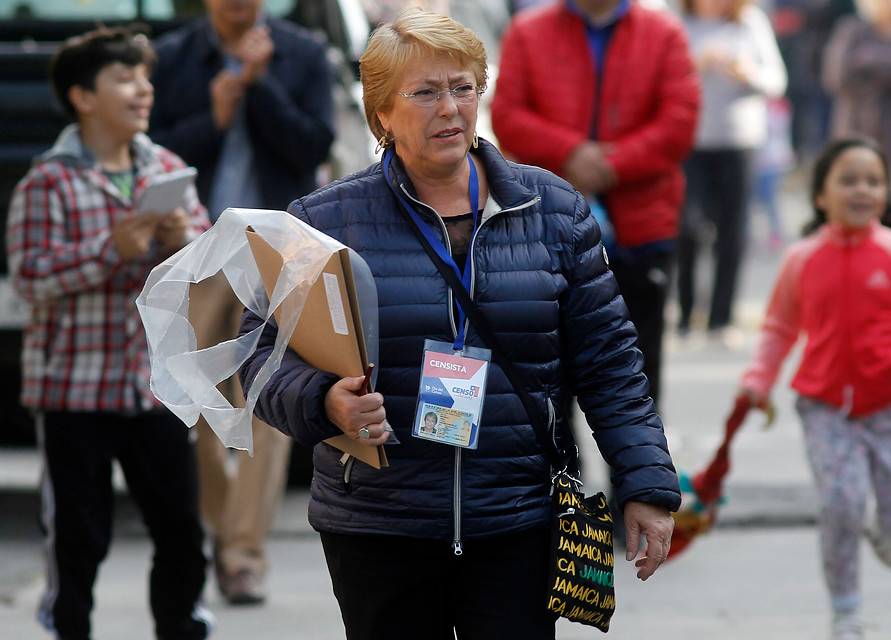 Presidenta Michelle Bachelet cumple labores de censista