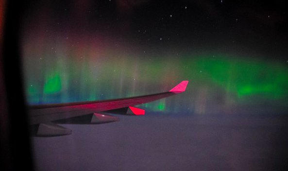 Este avión sorprendió a sus pasajeros tras volar entre una aurora boreal