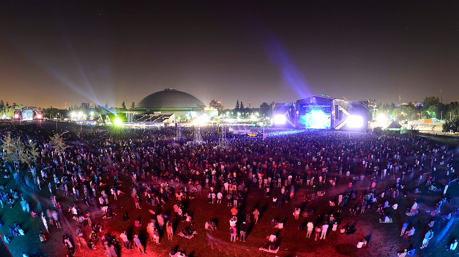 Escenarios de Lollapalooza en la noche