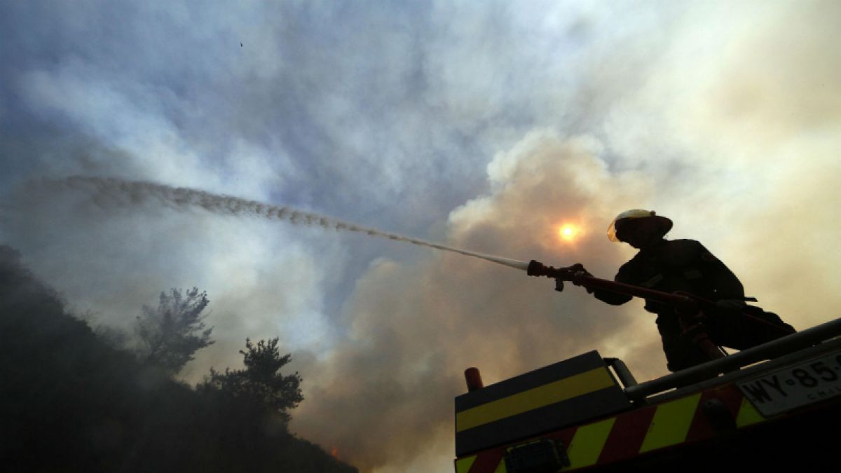 Onemi declaró alerta roja por incendio forestal en Valparaíso