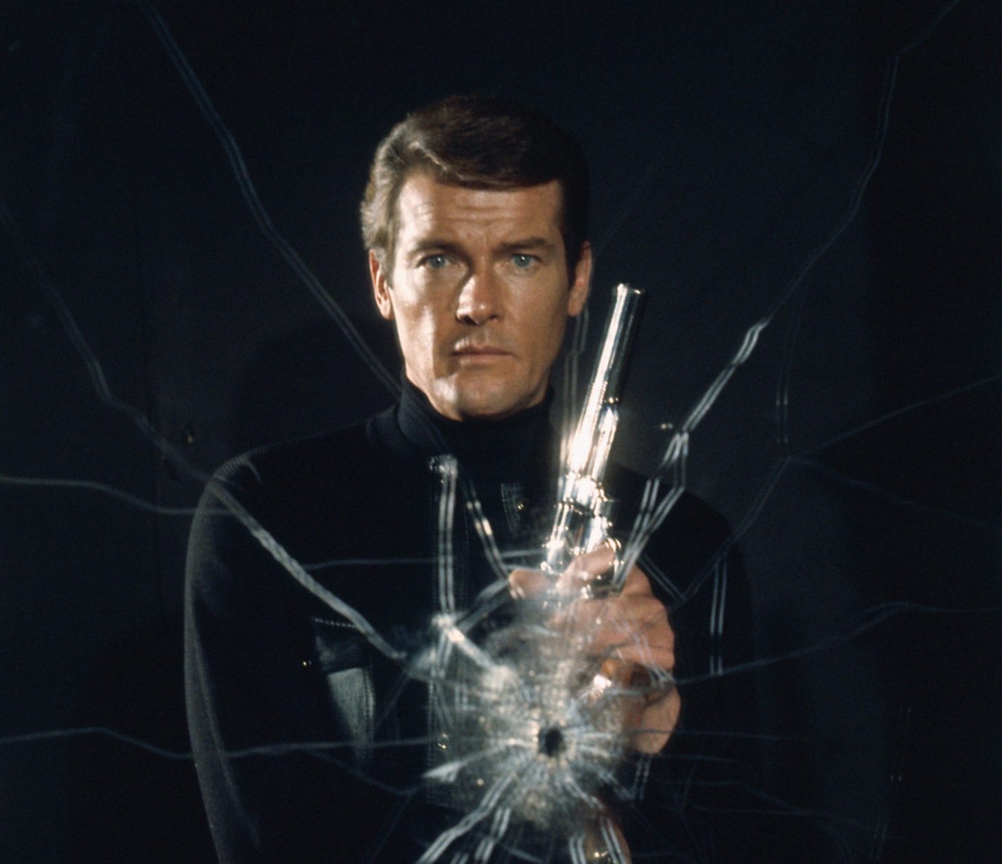 Roger Moore como James Bond