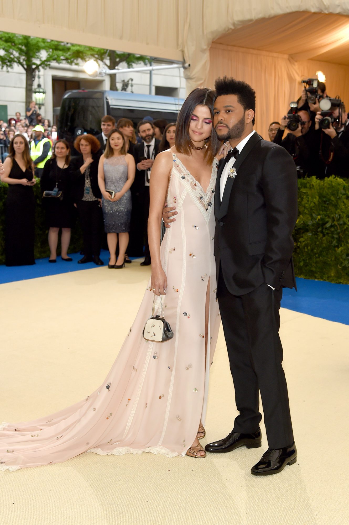 Selena Gomez y The Weeknd en la Met Gala 2017