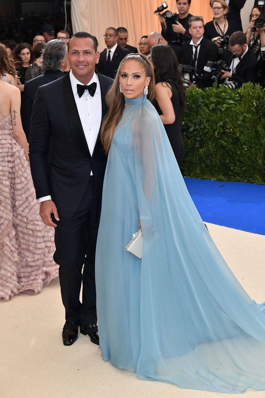 Jennifer Lopez y Álex Rodríguez en la Met Gala 2017