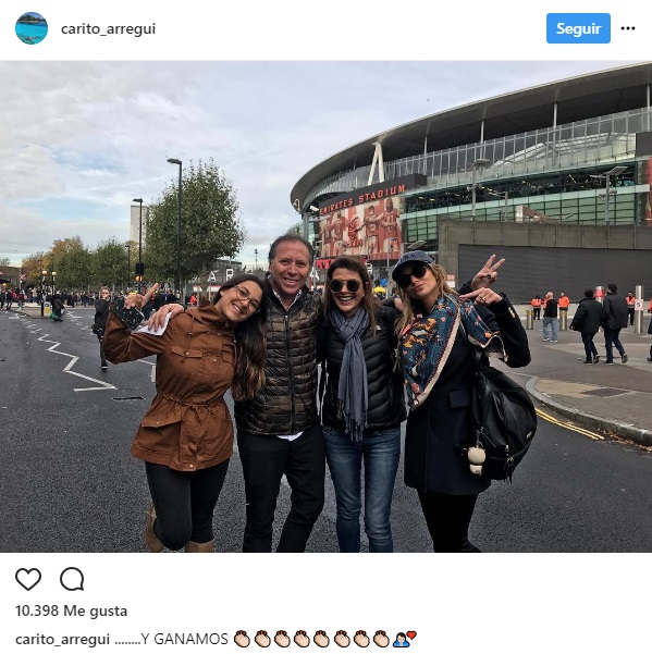 Alexis Sánchez y Mayte Rodríguez con su familia