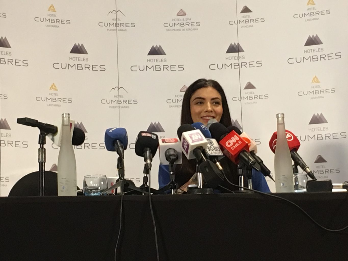 Mon Laferte conferencia de prensa2