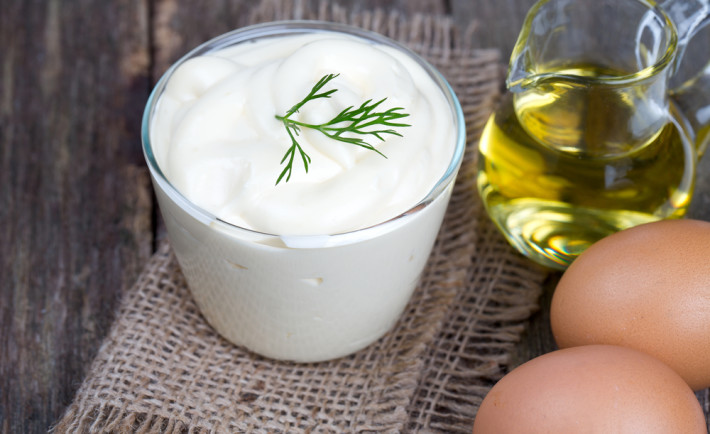 Milagrosos beneficios de la mayonesa para reparar el cabello