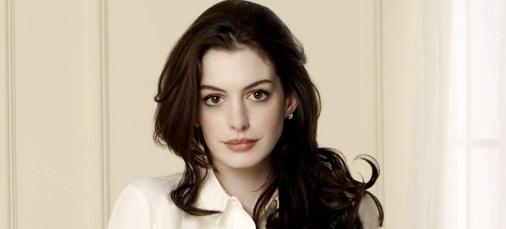 Anne Hathaway Advierte A Quienes Critiquen Su Aumento De Peso — Fmdos 2170