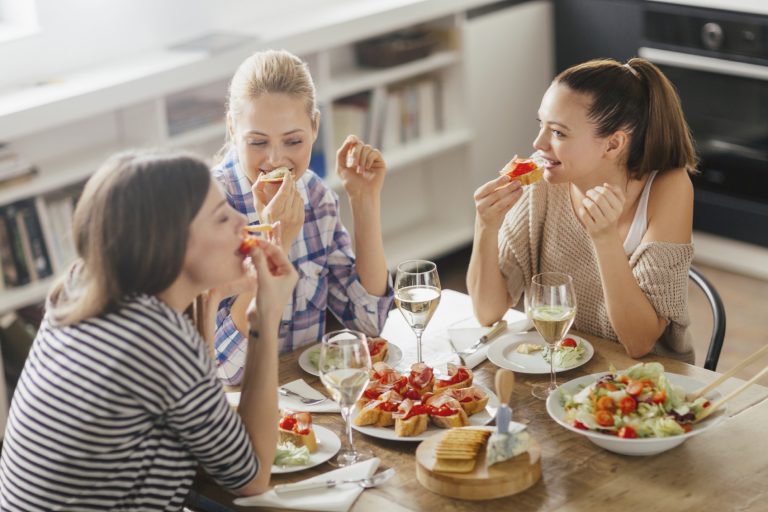 ¡arma El Panorama Mujeres Que Salen Dos Veces Por Semana Con Sus Amigas Tienen Mejor Salud — Fmdos 