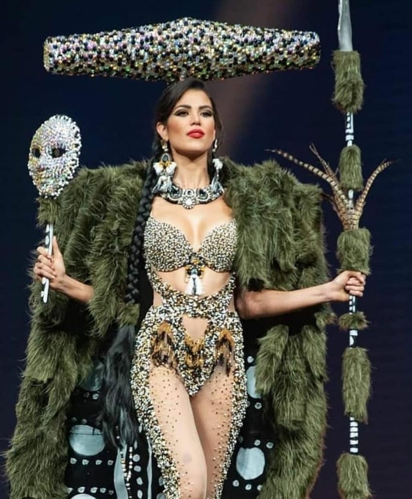'Miss Chile' sorprendió con traje típico Selknam en 'Miss Universo' — FMDOS