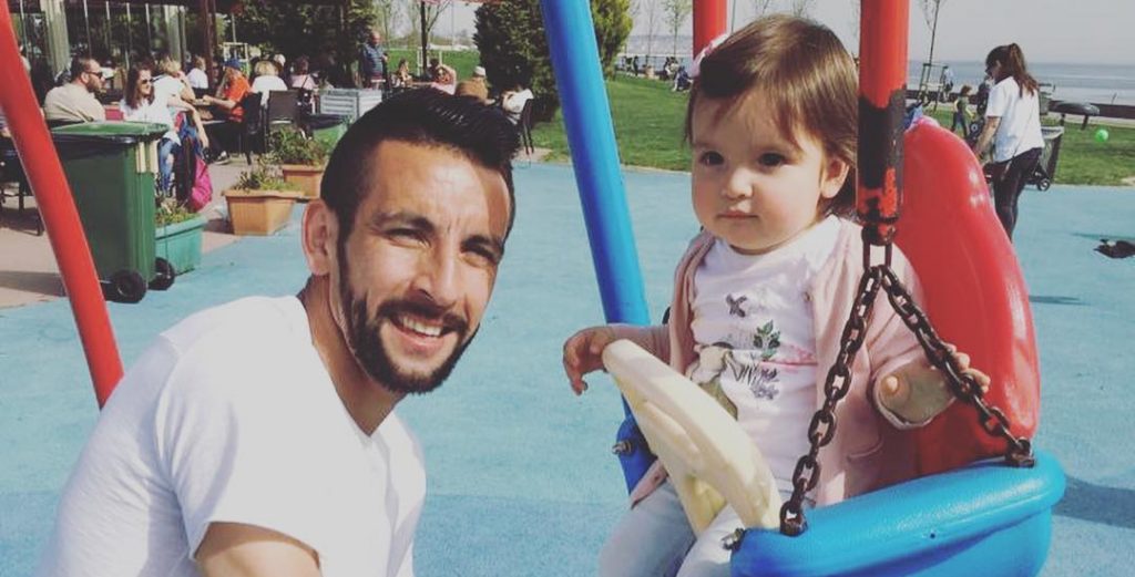 Mauricio Isla y su hija