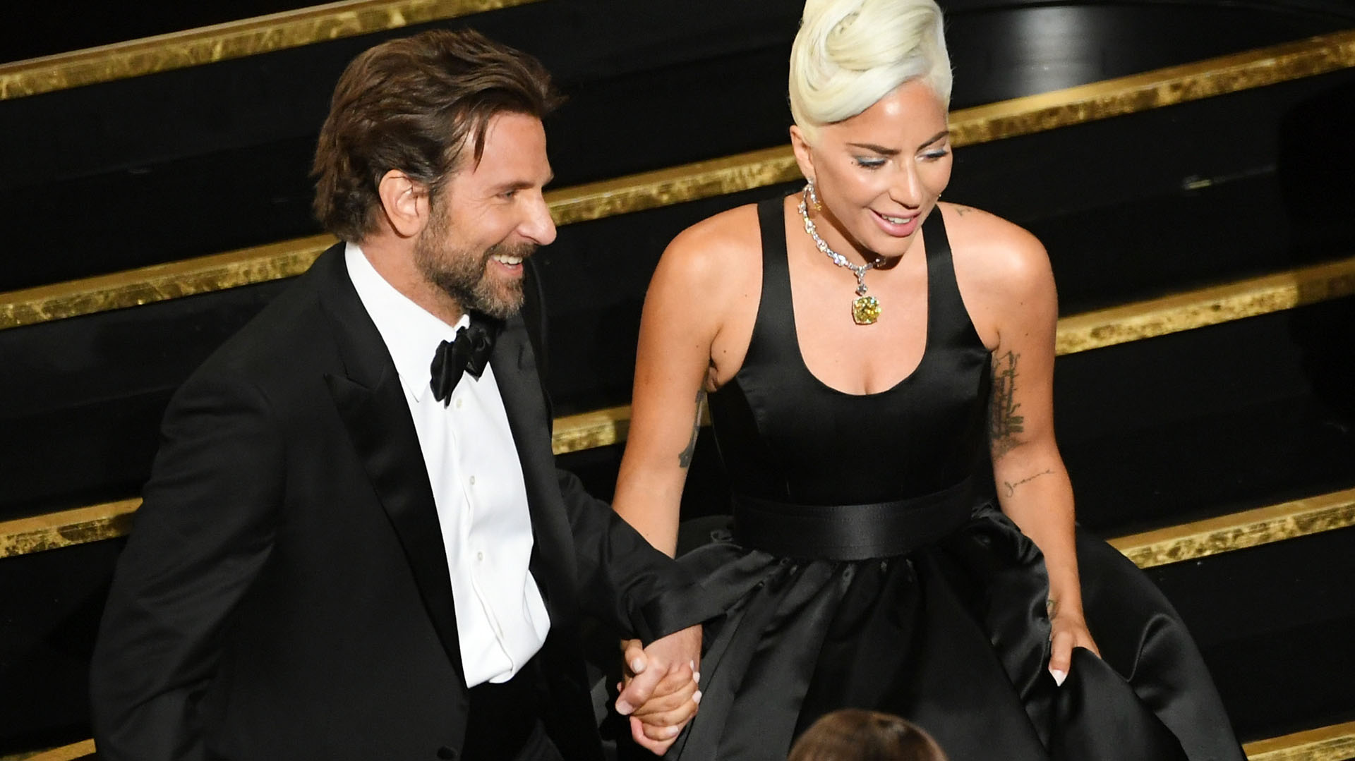 Shallow lady gaga bradley cooper. Леди Гага на вручении Оскара.