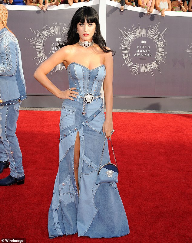 El vestido de jeans de Katy Perry en la alfombra roja