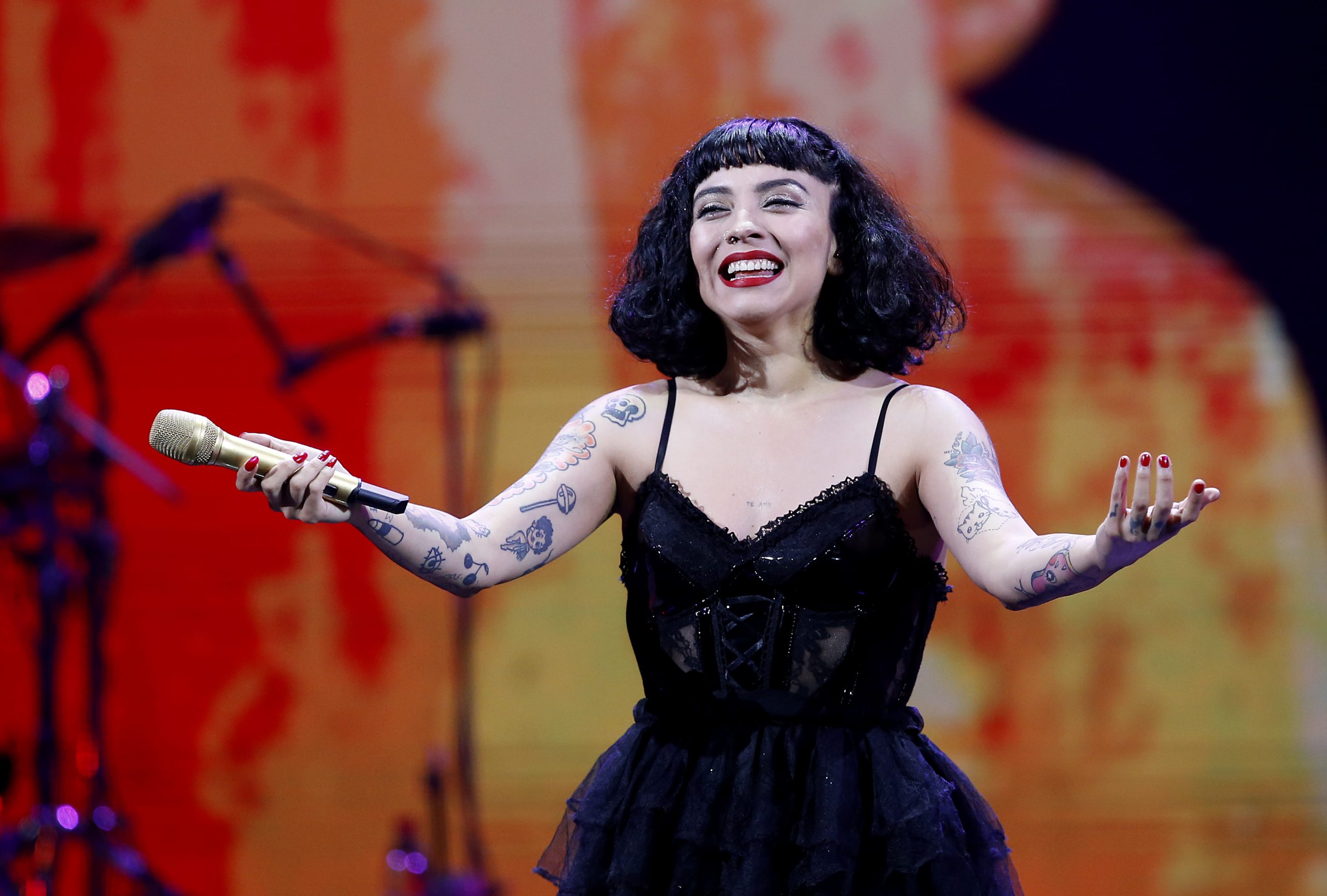 'Esto no es una ofensa': Mon Laferte decidió donar sus ...