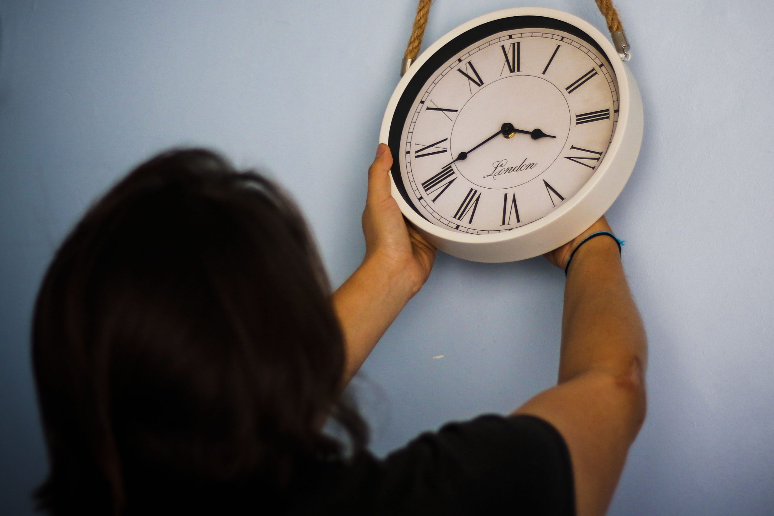 Cambio de hora ¿Cómo y cuándo debo cambiar mi reloj al horario de verano?