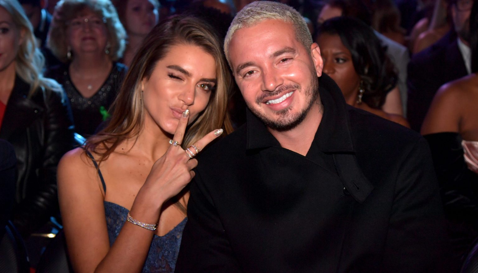 J Balvin Sorprendió A Su Novia Con Emotiva Sorpresa En Su Cumpleaños — Fmdos 