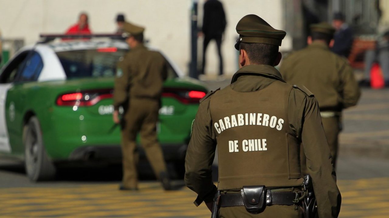 Carabineros son detenidos tras pegarle a un conserje en fiesta ilegal