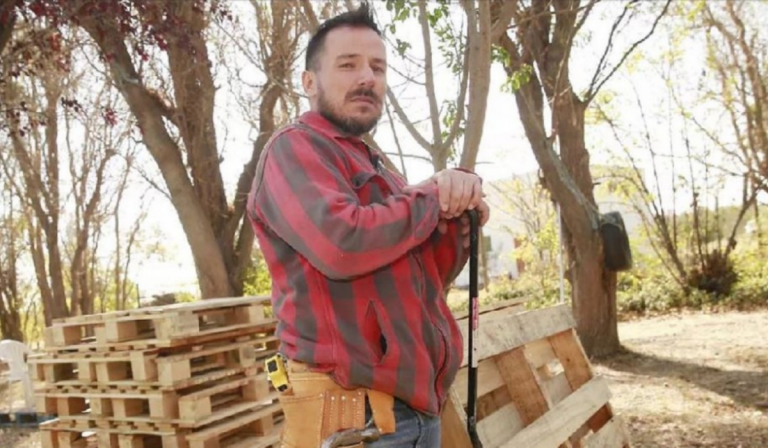 ¡Todo reciclado! Gonzalo Egas está construyendo muebles con pallets