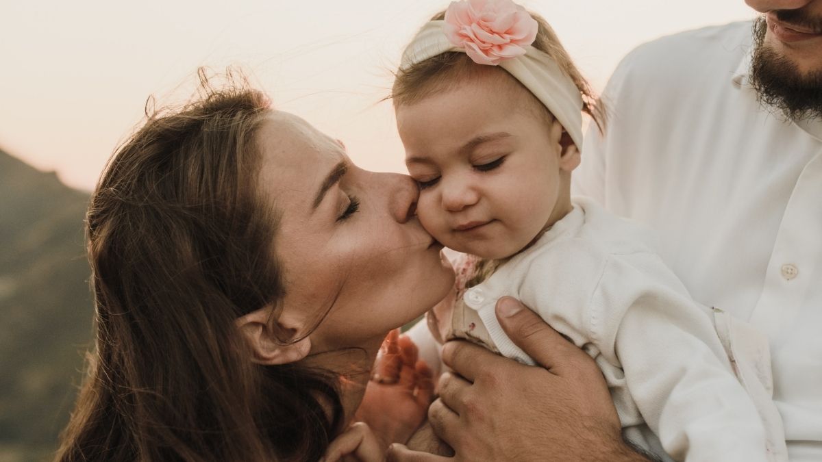 Mujer Prohíbe Que Sus Suegros Besen En La Boca A Su Hija