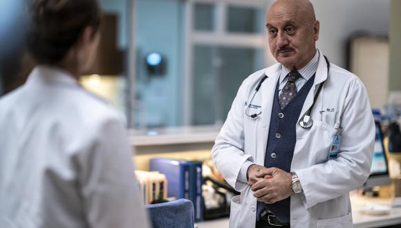 Doctor Vijay Kapoor 22 deja la serie por el cáncer de su esposa 