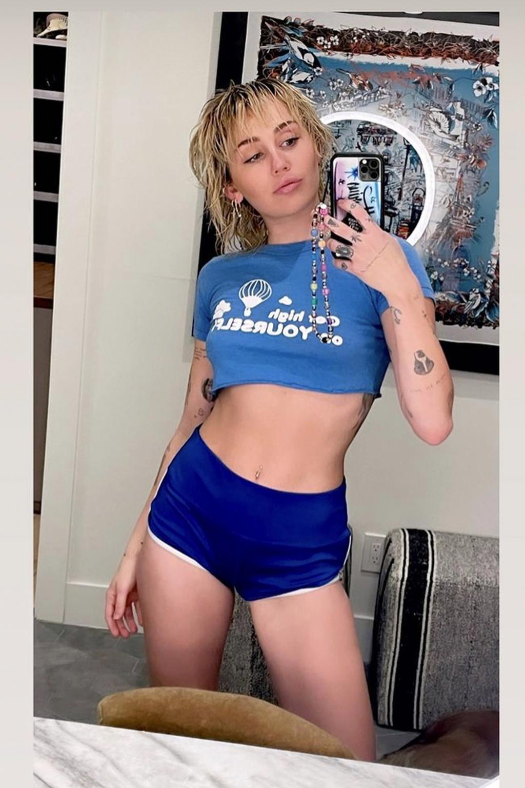 Miley Cyrus Enchula Celular