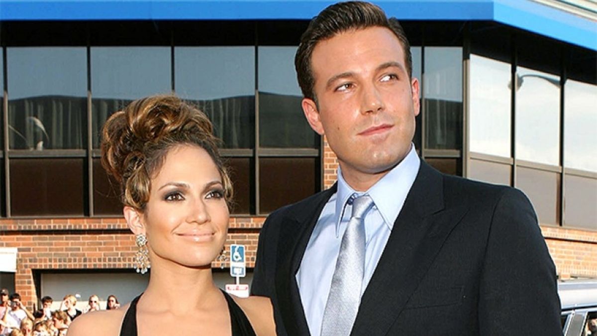 Ben Affleck Y Jennifer Lopez Besándose