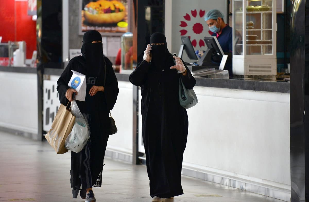 mujeres de Arabia Saudita podrán vivir solar sin custodio masculino