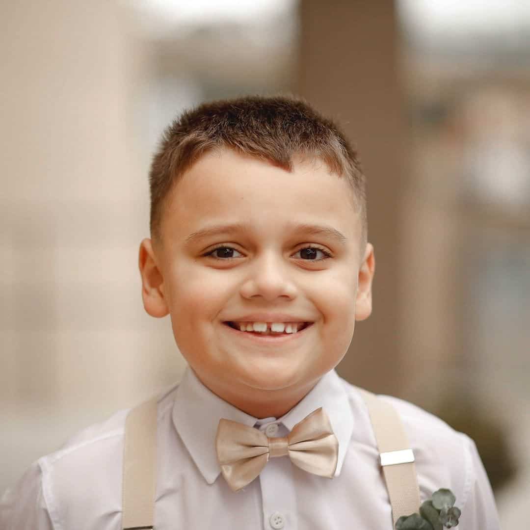 Boda De Pareja Brasileña Y Su Hijo