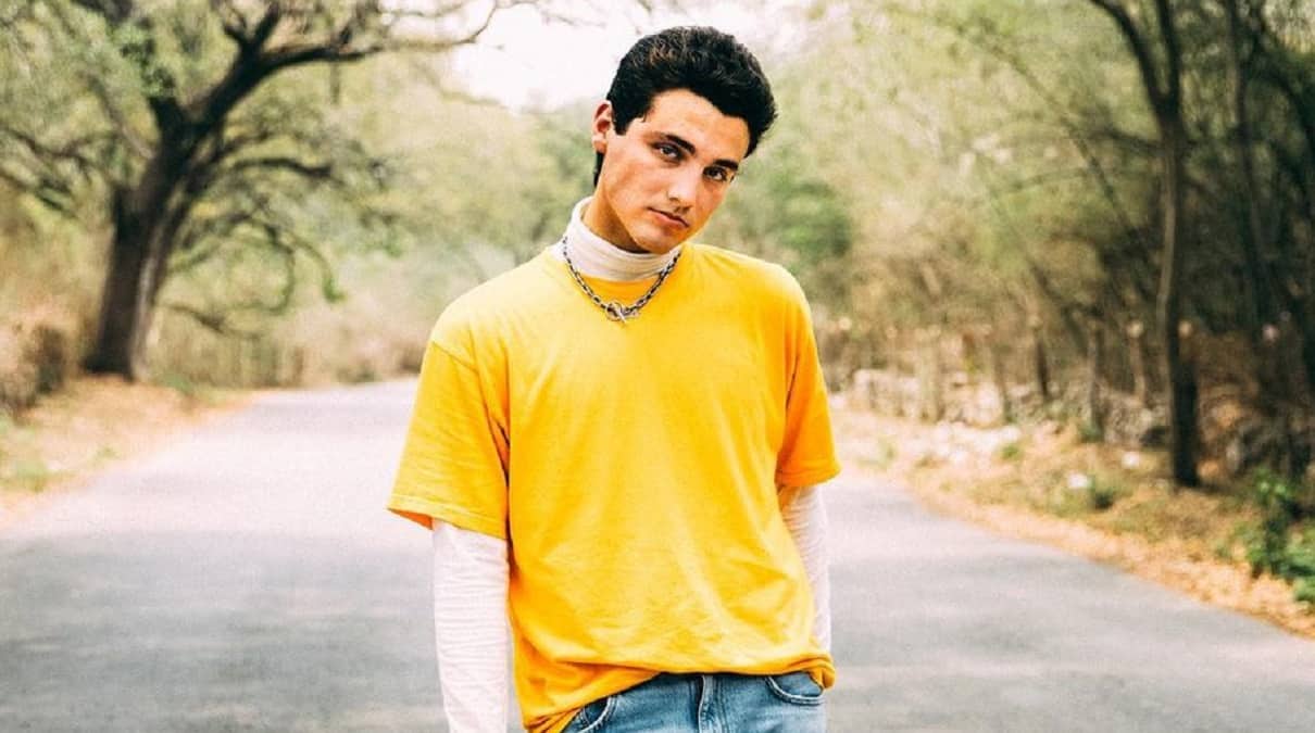 Conoce a Humbe, el cantante mexicano que lanzó su single "El poeta" — FMDOS