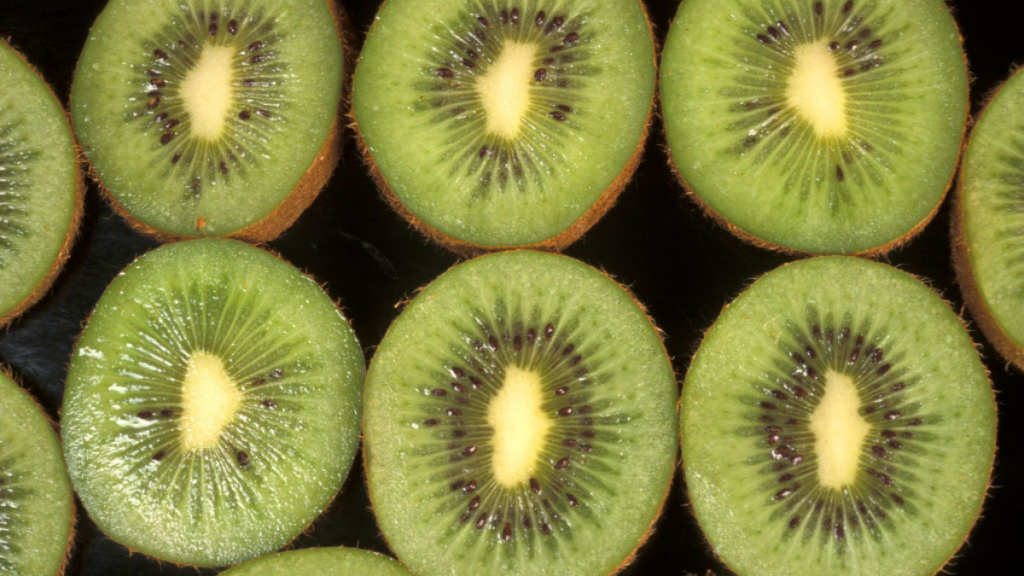 Beneficios del kiwi: ¿Cuáles son y cuántas calorías tiene?