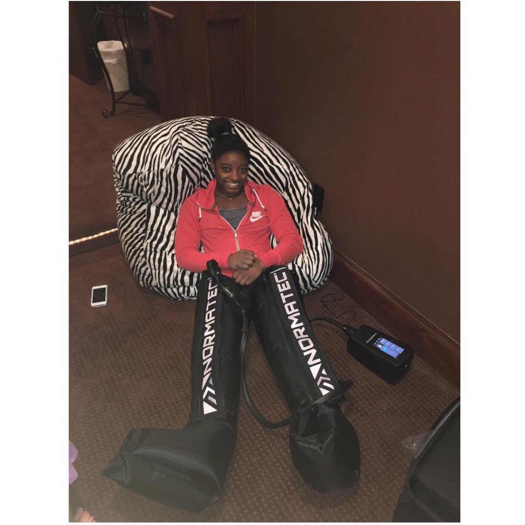 Simone Biles Y Su Recuperación Fotos Extrañas Atletas Olímpicos