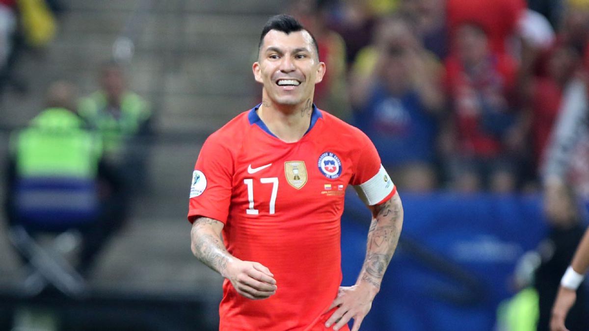 Gary Medel forma parte de la alineación del chile vs perú