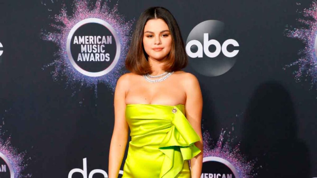 Selena Gomez Estrena Nuevo Corte De Cabello Y Las Redes Sociales Estallan — Fmdos 