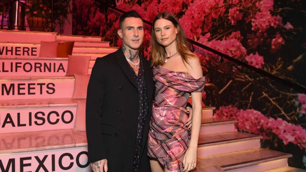 Adam Levine Y Su Esposa