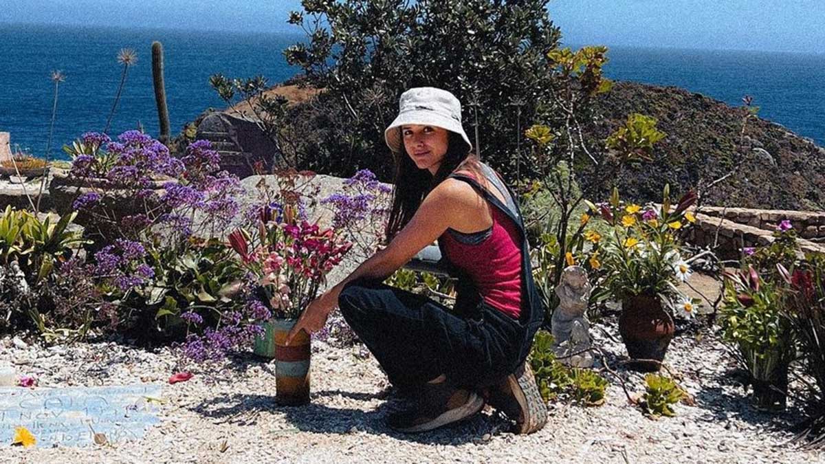 Juanita Ringeling En El Cementerio