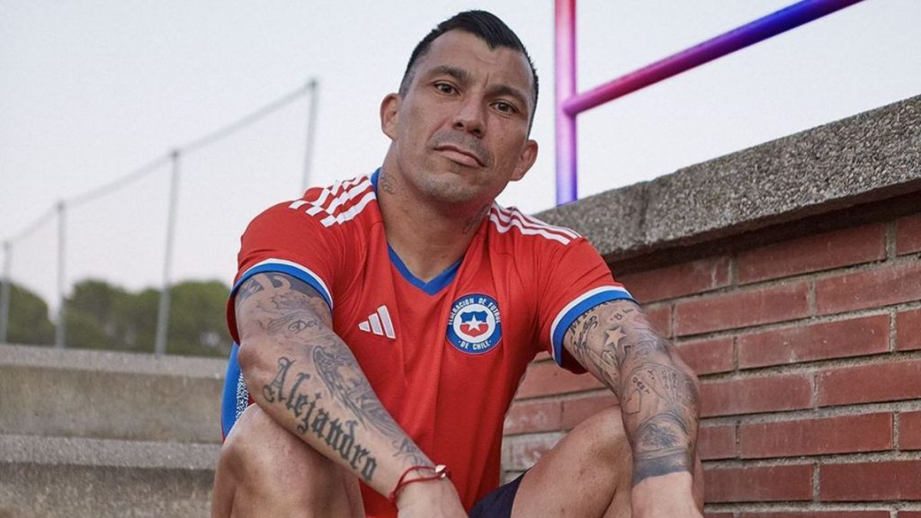 Gary Medel Mujer (1)