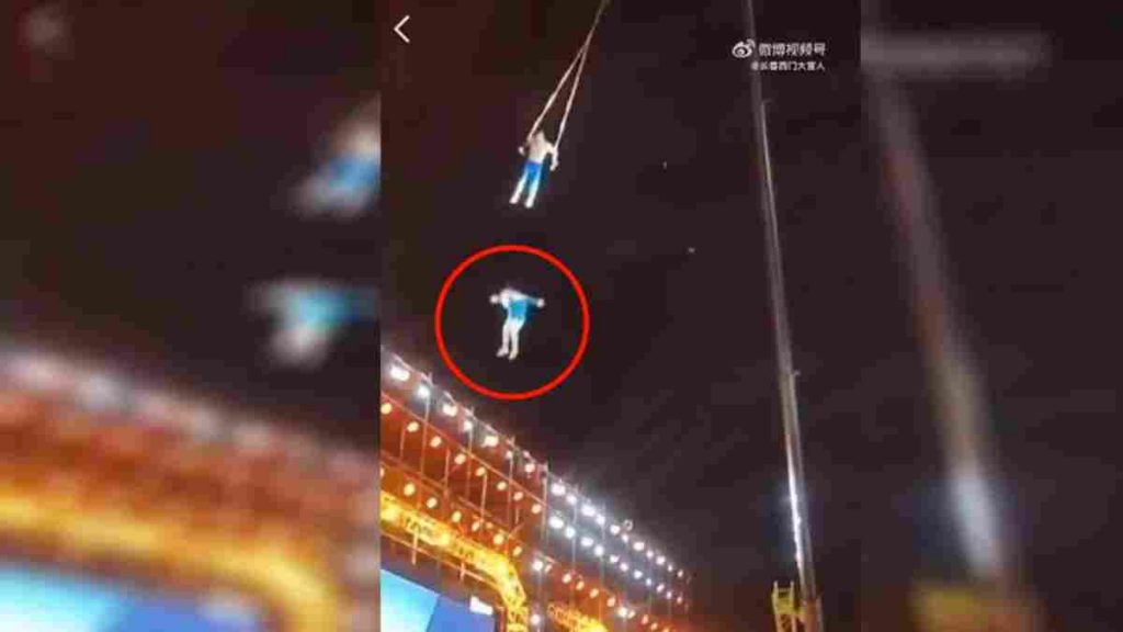 Trapecista china fallece en vivo.