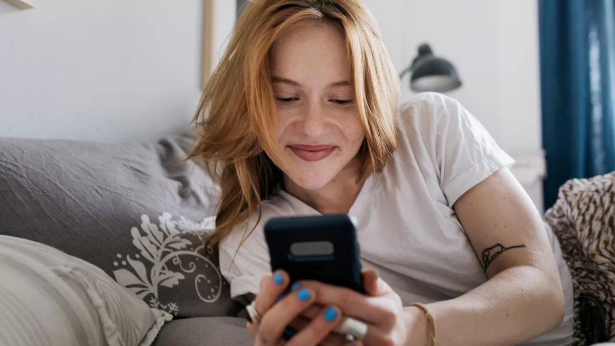 Mujer Usando El Teléfono