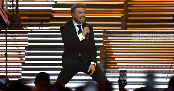 Is it all a lie? Luis Miguel’s team steps out to deny rumors about his tour, promises legal action — FMDOS