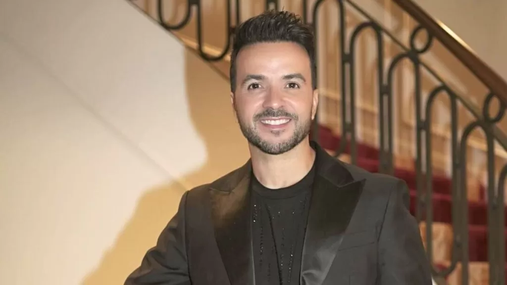 Luis Fonsi árbol De Navidad