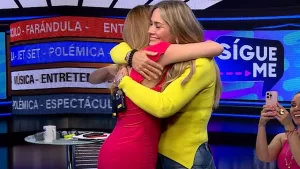 Daniella Campos Abrazando A Kenita Larrain