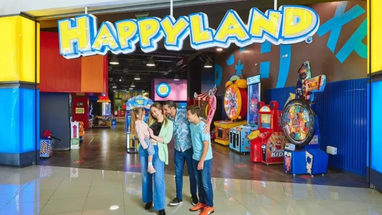 Happyland Trabajo